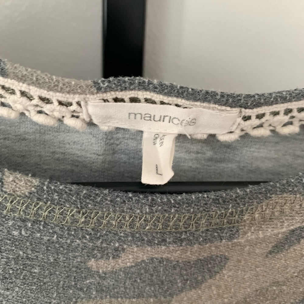 Maurice’s Camo Crew Neck - Picture 5 of 14